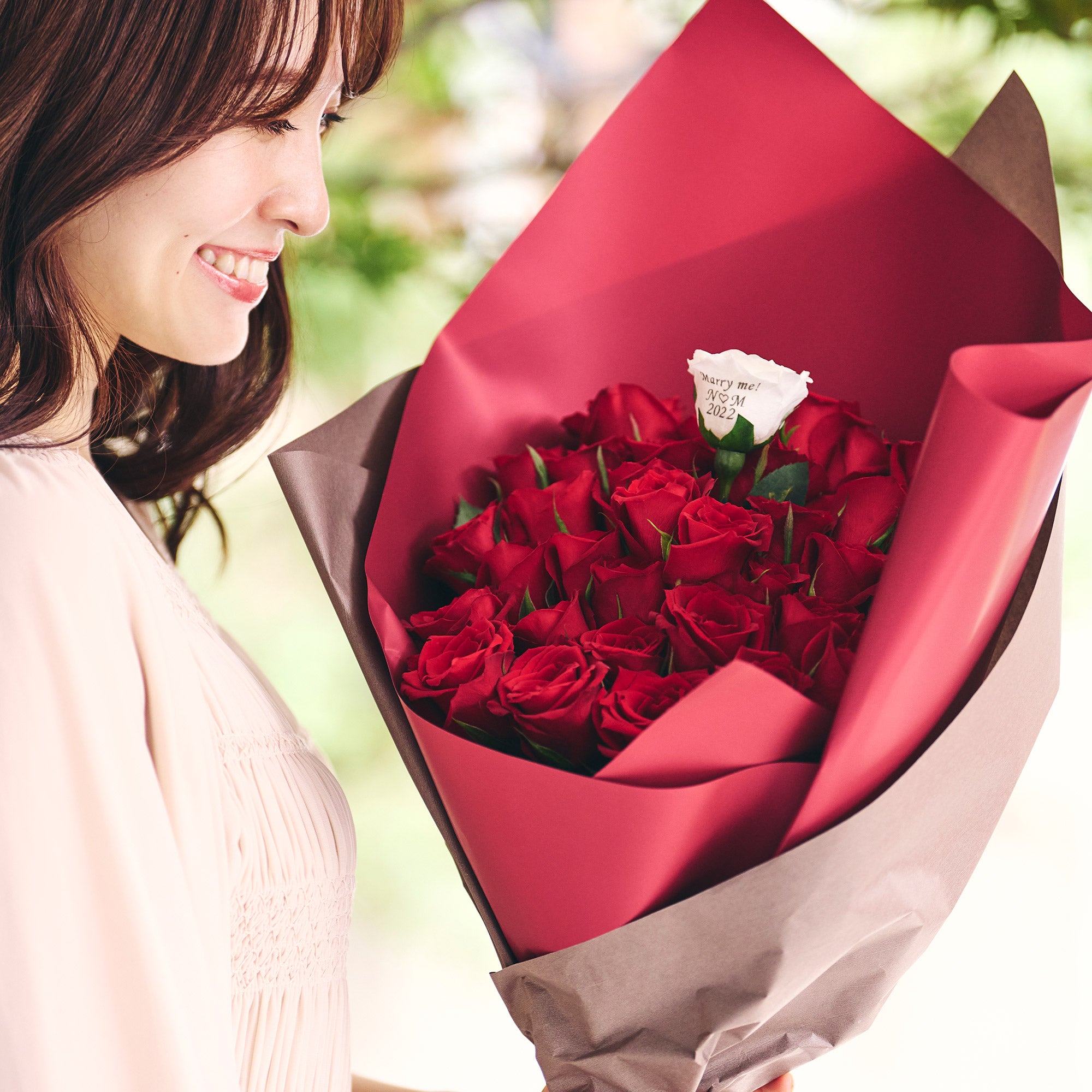 生花バラの花束 プロポーズの定番 花びらメッセージ – パティスリー