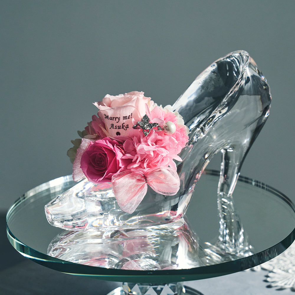 すてきなガラスの靴 ピンクのリボン付き - 置物